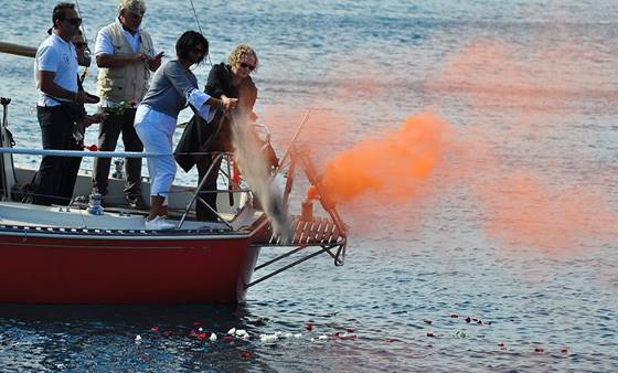 Read more about the article Ash scattering ceremony in the Ionian sea